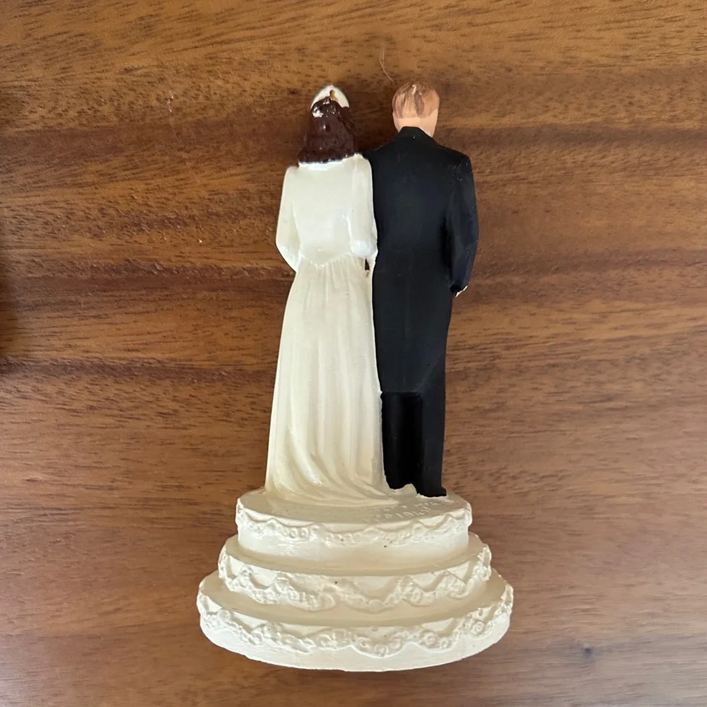 Elegant Wedding Cake Toppers Set